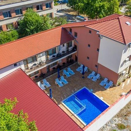 Family Hotel Preslav Exterior photo