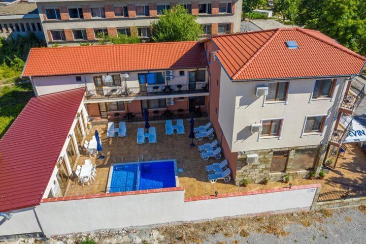 Family Hotel Preslav Exterior photo