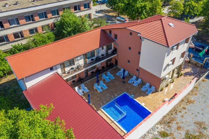 Family Hotel Preslav Exterior photo